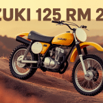 125 rm 2000 moto cross jaune vintage sur terrain
