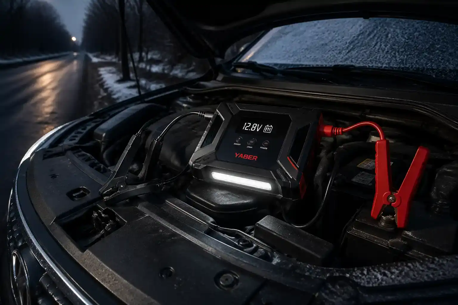 booster batterie SUV moteur ouvert hiver