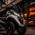 piaggio mp3 garé devant bâtiment urbain