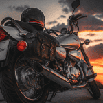 honda shadow 125 garée au crépuscule