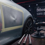 Redresser carrosserie : débosselage sans peinture, aile voiture argent
