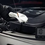 Verrouiller verifier le niveau d'huile moteur chaud ou froid, jauge en place, chrono 10:15