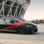 Voiture personnalisée aux couleurs d’un supporter de football