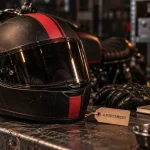 Casque moto design noir mat : style et protection